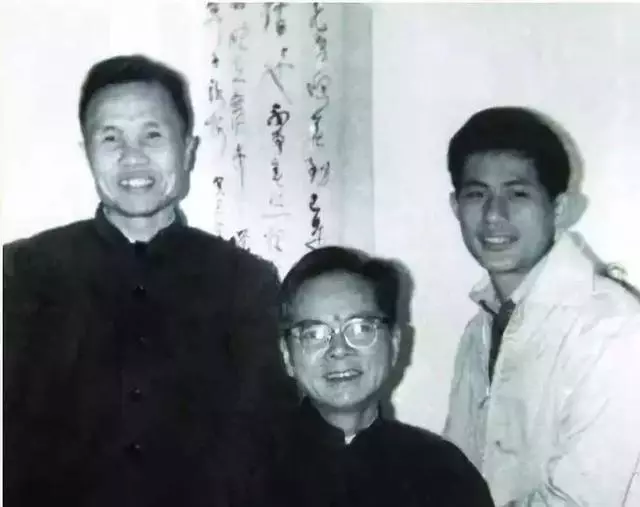 55歲徐錦江妻子光頭10多年被誤認為尼姑,見面3次就閃婚,如今恩愛25年零緋聞,網友:簡直就是偶像劇