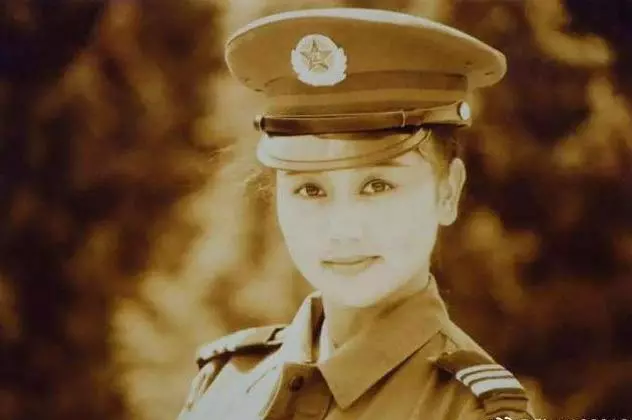 55歲徐錦江妻子光頭10多年被誤認為尼姑,見面3次就閃婚,如今恩愛25年零緋聞,網友:簡直就是偶像劇