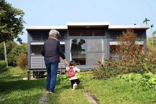 退休老夫妻回歸田園「自蓋移動小木屋」 舒適到「城市兒女都來住」! 活出人人稱羨晚年哲學