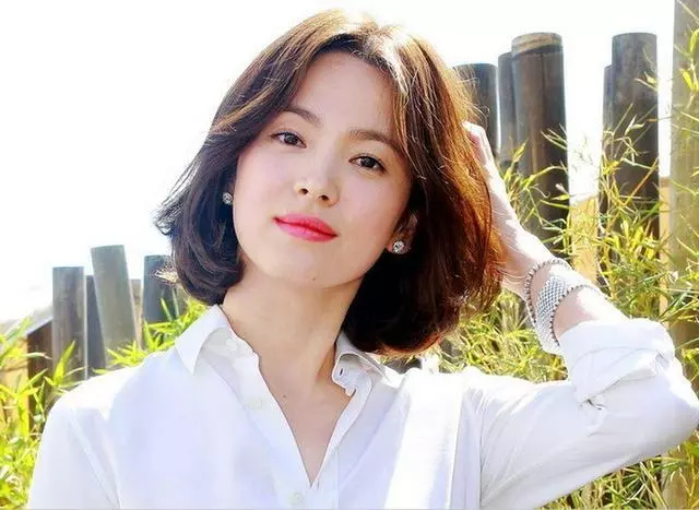 宋慧喬與全智賢「同穿旗袍鬥豔」片場照堪比時尚大片,古典與現代完美切換!
