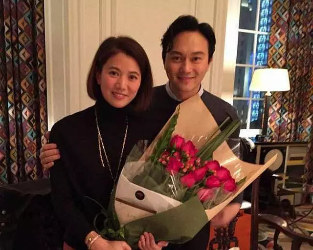 袁詠儀48歲生日,好友集體送包,張智霖大禮卻慘遭嫌棄 !