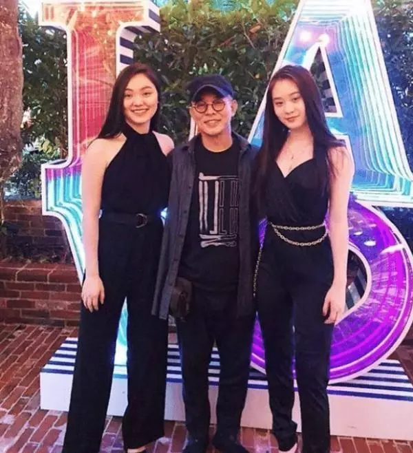 李連傑19歲大女兒近照曝光,考進哈佛大學,身材高挑顏值不輸利智 !