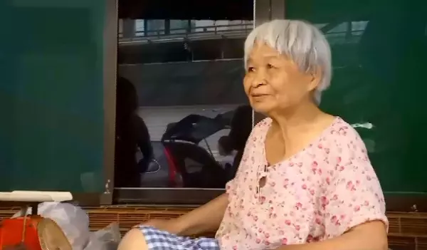 兒子癌逝「孫子昏迷2個月」! 高雄76歲阿嬤「拒絕捐款」 親手賣魚丸籌錢救孫