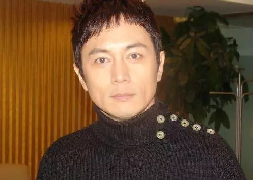 台灣當紅小生被前妻「騙走5000萬」 留下6個孩子「都不是他的」消失10年如今仍單身