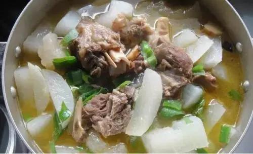 秋天吃蘿蔔補水通氣,可你知道蘿蔔苗也能吃嗎?維C含量比蘿蔔高