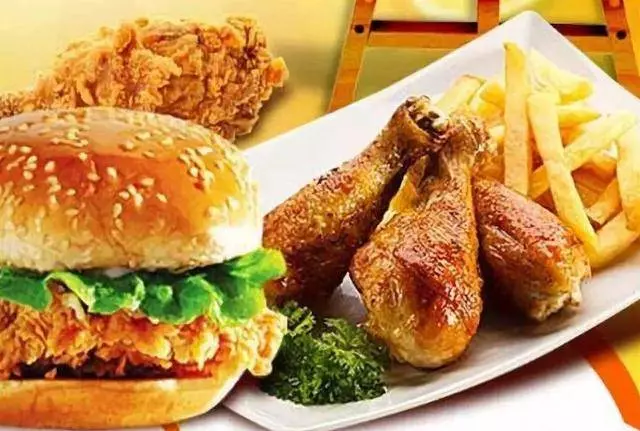 在孩子睡覺前,餓著也別吃這4種食物,長期吃會導致長不高 !