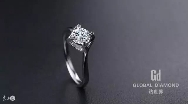 買結婚戒試戴,被櫃員問「買得起麼」,老公的做法讓我倍有面子
