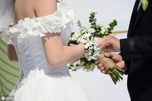 丈夫被爆勾2女過夜!女星選擇原諒「男人只要回家就好」:不自信的女人,都愛的卑微~~