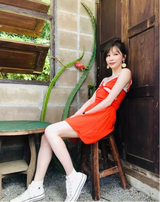 美回甜心時代!37歲王心凌曬旅行照 ,身材超正,穿運動裝露腹肌很亮眼!