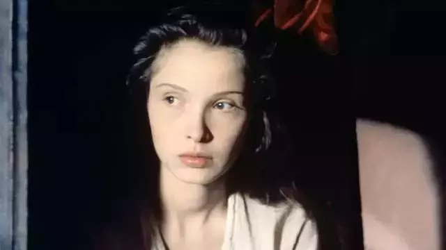 她是文青心中的白月光,擁有孤冷清純美貌的「女版伍迪·艾倫」