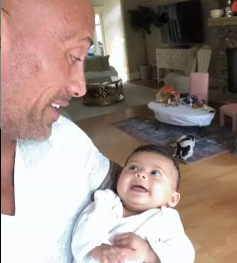 巨石強森結婚了!長跑12年的愛情終成正果,擁有兩個可愛寶寶:we do!