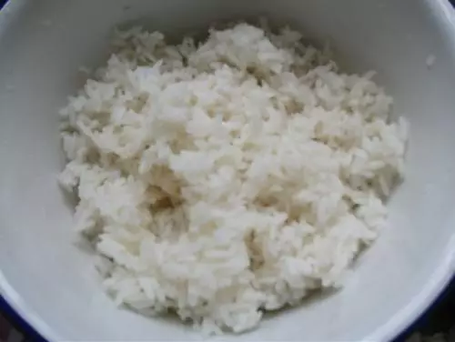 米飯放涼了再吃,有助於減肥?闢謠:效果並不明顯,還容易鬧肚子 !