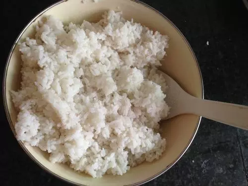 米飯放涼了再吃,有助於減肥?闢謠:效果並不明顯,還容易鬧肚子 !