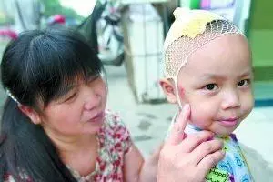只因為小孫子在娘家玩耍時跌傷了,公公向自己的親家公要賠償