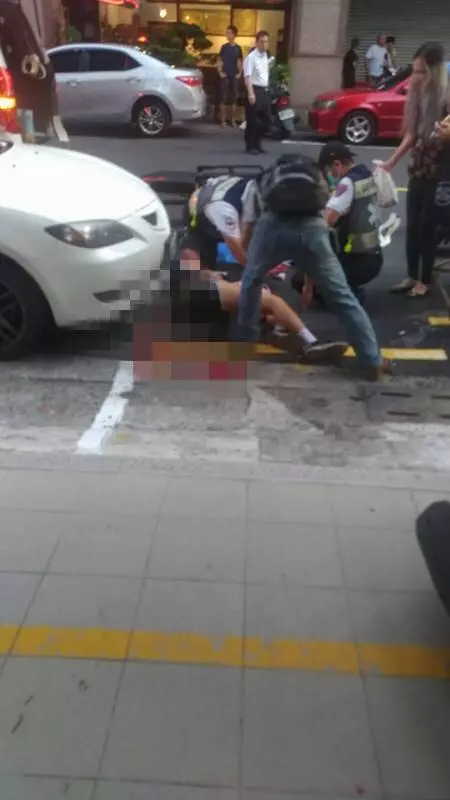追求不成就砍人 高中女中20幾刀斷指接不回 - PEEKME