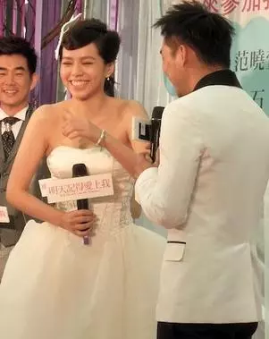 五月天石頭老婆「緊急送醫!」 急診室「深情護妻2小時」 ;真正的愛是,你無助,我摸著頭說沒事