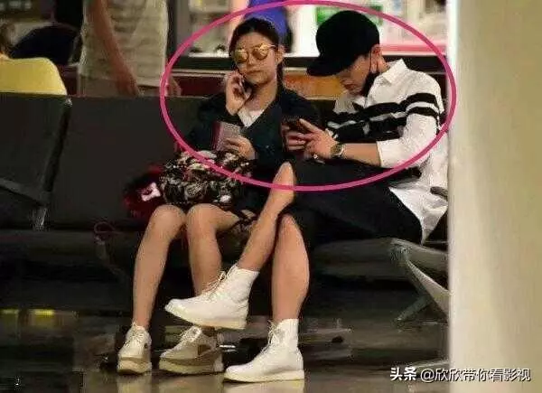 嫁對了就是愛情!陳曉陳妍希夫婦機場放閃,往下看「一個小動作」暴露婚姻現狀