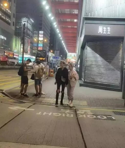 小龍女近照狀態差!為養大12歲妻「一天兩份工」面容憔悴 被目擊夫妻逛街「瘦到認不出」