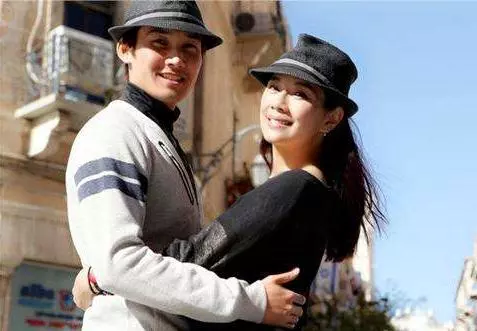 他們因戲定情「差8歲姊弟戀」不被看好 「結婚7年不生子」到處旅行猶如熱戀般