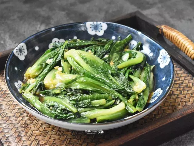 這菜鈣質和葉酸含量高,但很多人嫌棄它苦,多一步鮮美脆嫩很好吃