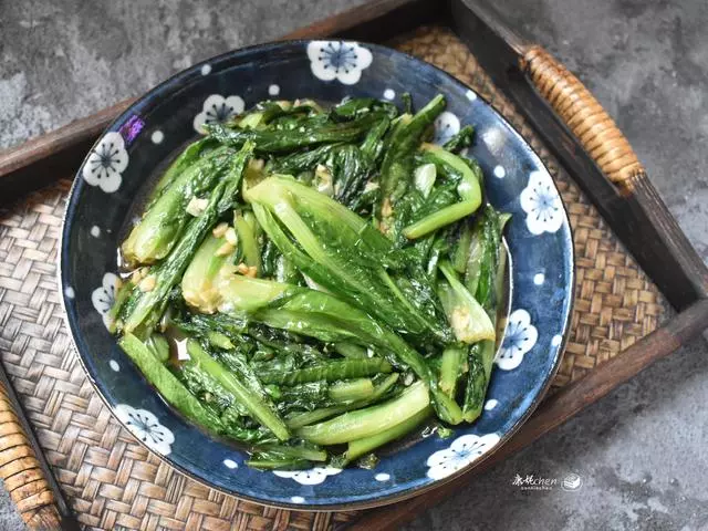 這菜鈣質和葉酸含量高,但很多人嫌棄它苦,多一步鮮美脆嫩很好吃