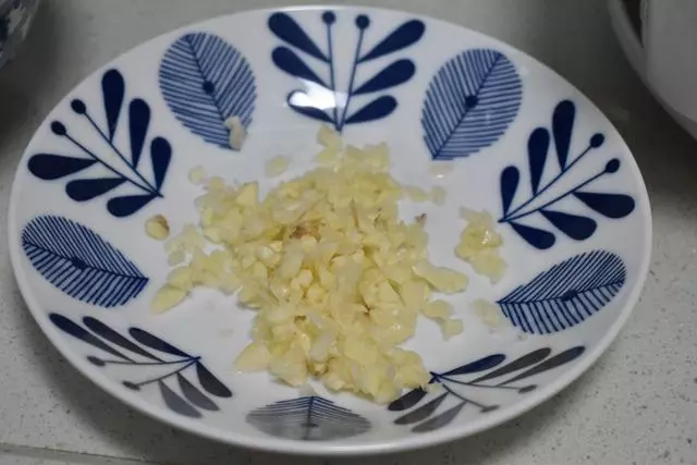 這菜鈣質和葉酸含量高,但很多人嫌棄它苦,多一步鮮美脆嫩很好吃