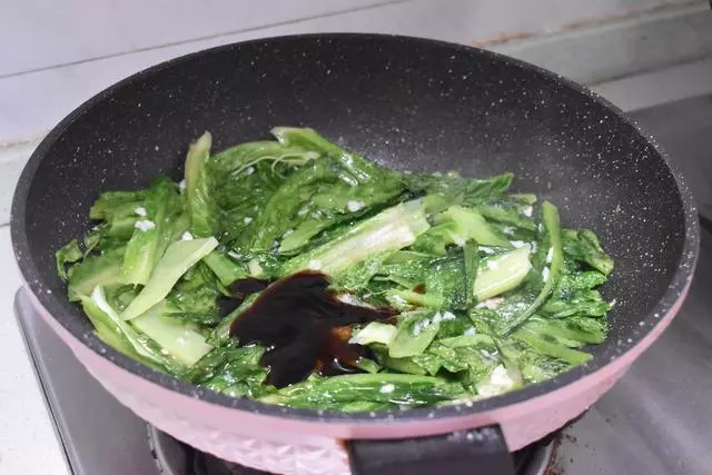這菜鈣質和葉酸含量高,但很多人嫌棄它苦,多一步鮮美脆嫩很好吃