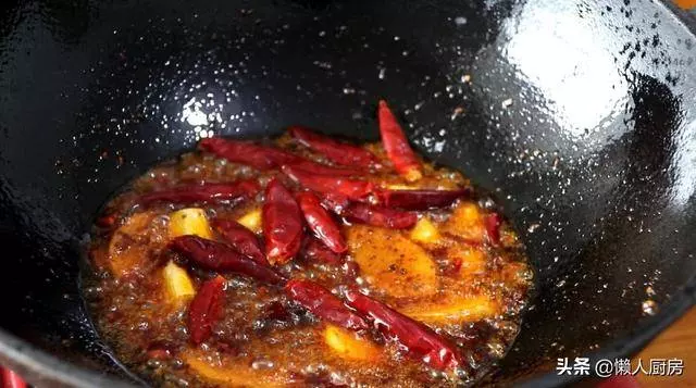 教你土豆火鍋雞的做法,一塊火鍋底料就搞定