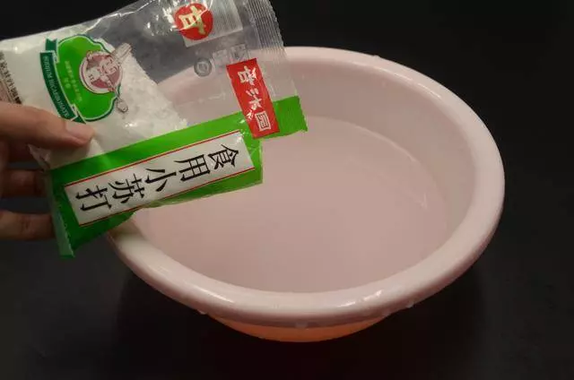 不管毛巾有多髒,在水裡倒幾滴,洗完的毛巾又軟又乾淨