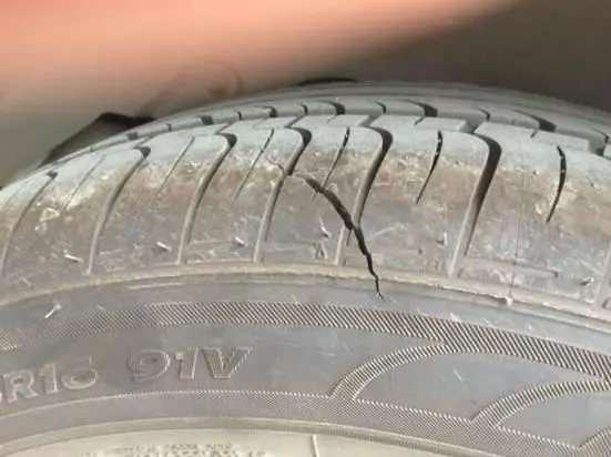 車行老闆透漏:「爆胎前,一定存在的5個徵兆」,開車的人要注意,知道了能保命!