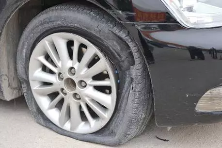 車行老闆透漏:「爆胎前,一定存在的5個徵兆」,開車的人要注意,知道了能保命!