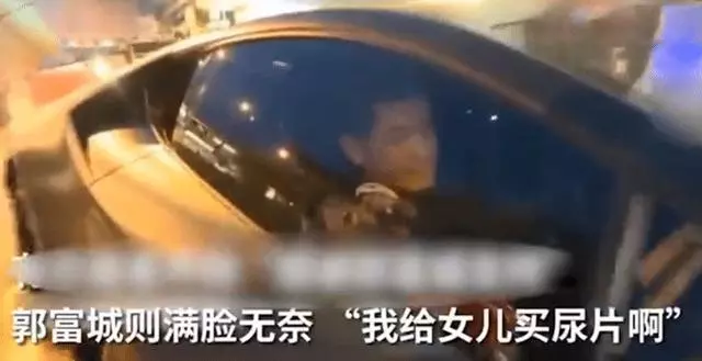 郭富城偕小21歲妻街頭約會「十指緊扣如熱戀情侶」 為愛女「開車出門買尿布」網讚:好男人