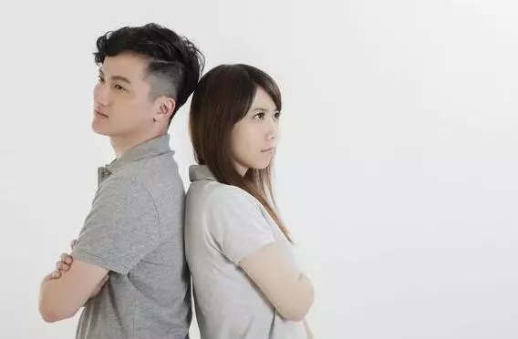 我帥氣妻子漂亮女兒卻長相醜陋,曾以為妻子整容,真相卻讓我崩潰