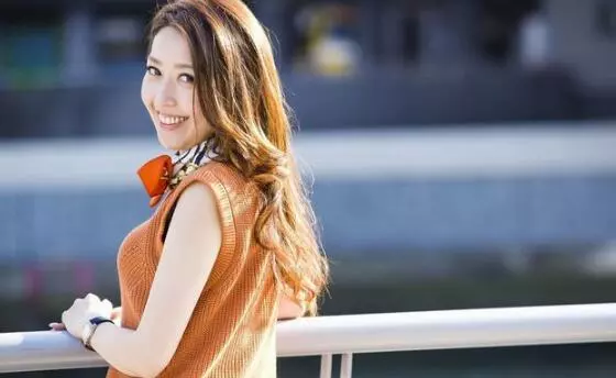 我嫁給鄉下老公,卻被親友嘲諷,結婚後他們才得知我嫁對了人