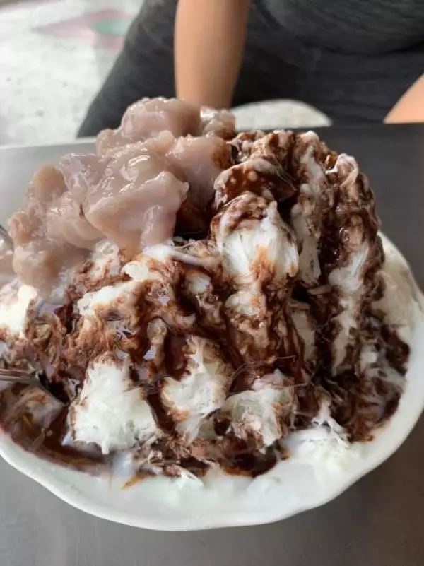 雙親離世妹妹申請學校的愛心午餐,班導卻當所有同學的面說:錢是其他同學付的,妳要最後才能盛飯
