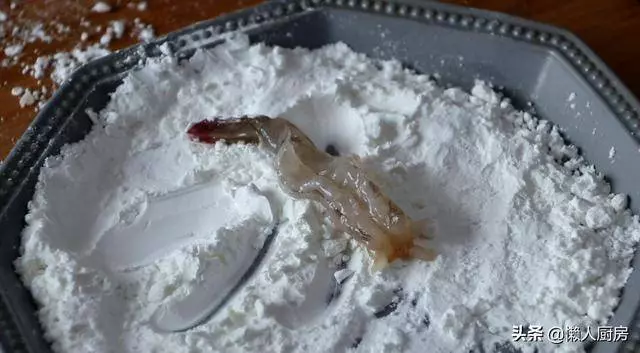 芹菜木耳燴雙鮮的做法,雞肉和蝦肉又鮮又嫩
