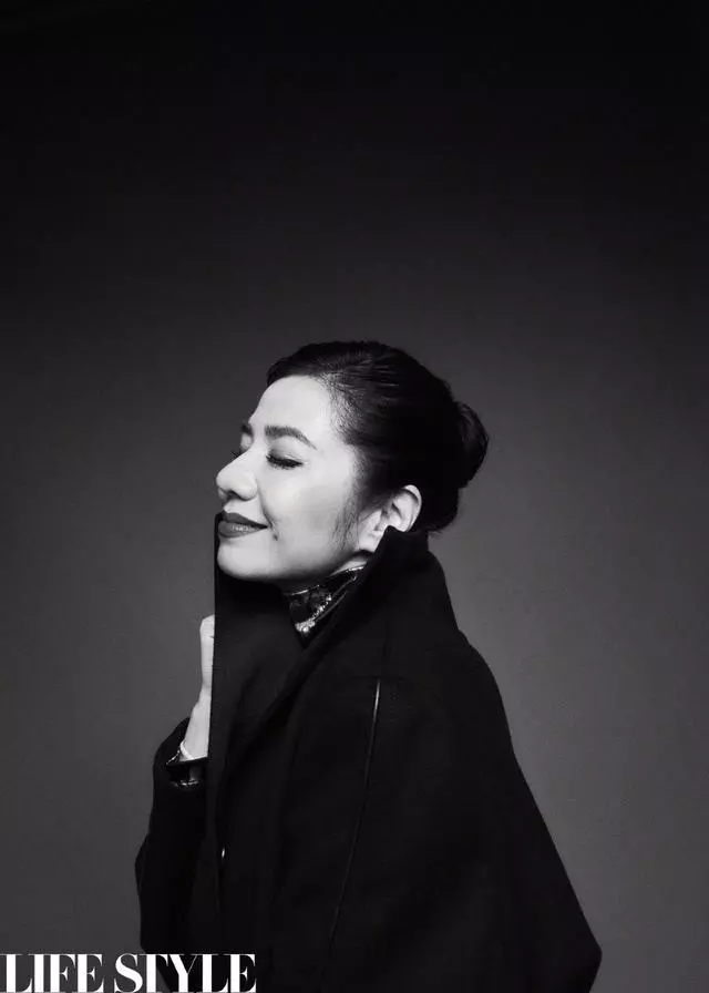 美了一輩子的女人!59歲鍾楚紅「拍雜誌封面」太驚艷,一個皺紋都優雅!