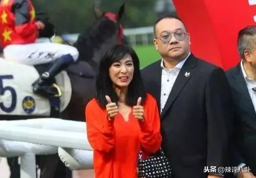 「一代女神」拒絕富豪追求堅守初心,年過花甲仍然美貌如昔,凍齡顏值令人羨慕!