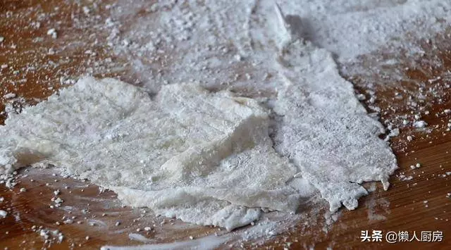 芹菜木耳燴雙鮮的做法,雞肉和蝦肉又鮮又嫩