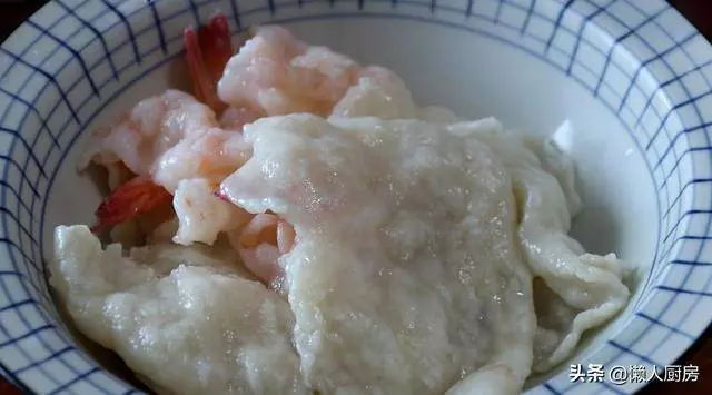 芹菜木耳燴雙鮮的做法,雞肉和蝦肉又鮮又嫩