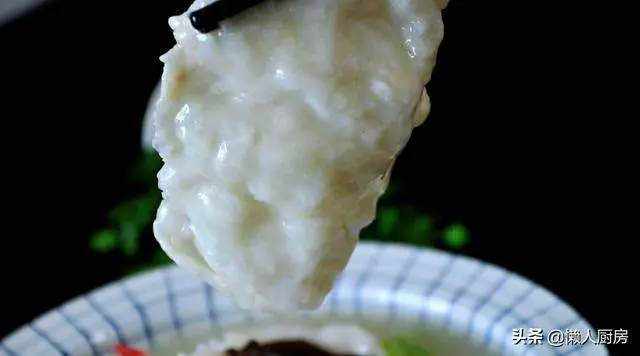 芹菜木耳燴雙鮮的做法,雞肉和蝦肉又鮮又嫩