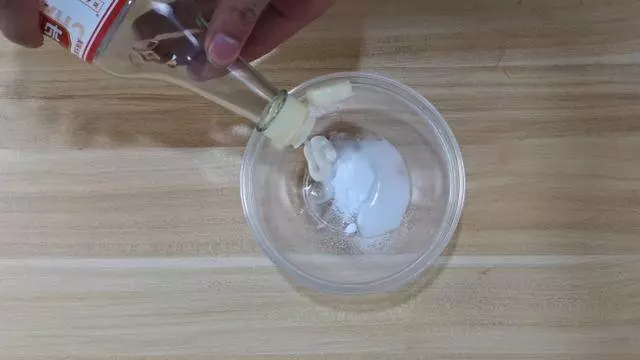 白鞋好看難清洗?教你一招方法簡單,洗完乾淨不變形