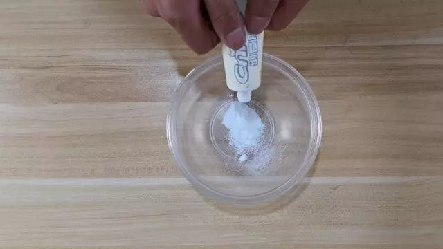 白鞋好看難清洗?教你一招方法簡單,洗完乾淨不變形