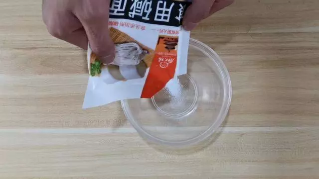 白鞋好看難清洗?教你一招方法簡單,洗完乾淨不變形