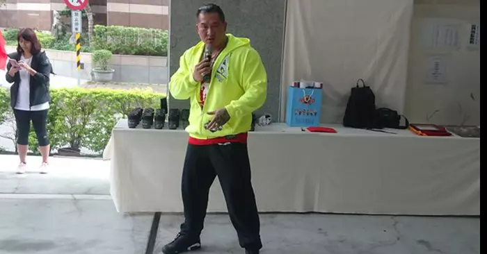 取之台灣人就要回饋台灣人,館長捐贈百萬供新北市添消防衣,坦言要讓他們更安全!