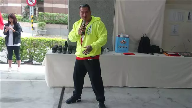 取之台灣人就要回饋台灣人,館長捐贈百萬供新北市添消防衣,坦言要讓他們更安全!