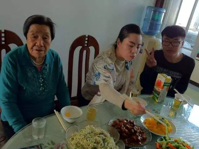 婆家兩套房,我們租1200的單間,小姑子說我是外人,我大聲鼓掌