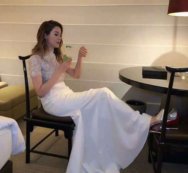 風格大不同!千億媳婦徐子淇現身,髮型個性妝容狂野,再不是豪門乖媳形象