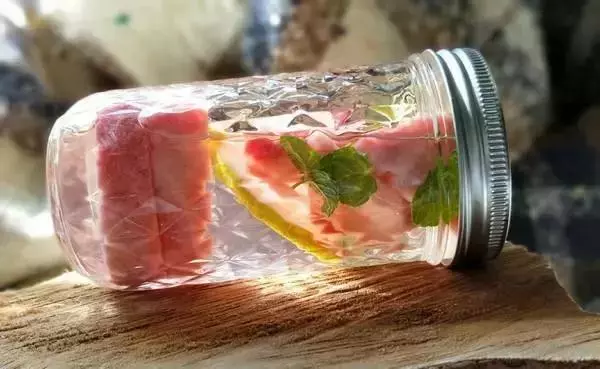 轉發+收藏!蘇打水難以下咽?教你這4種小方法,好喝又降尿酸