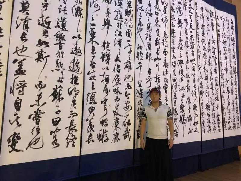 一生的痛!顏正國年輕遭判15年「戴腳練奔父喪」 為圓父親夢「苦練成書法家」遺憾沒帶他旅行過